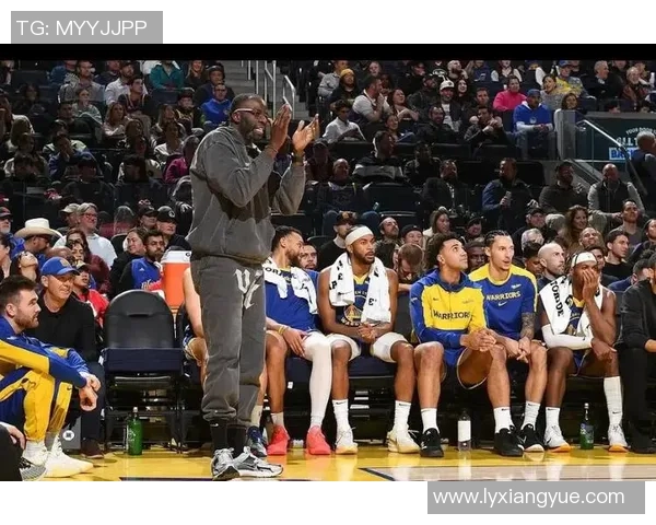 勇士与马刺激战四月二十日季后赛回顾精彩瞬间与关键时刻分析